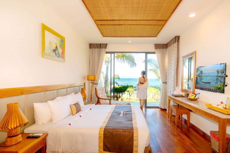 04-Bed Room Beach Front Bungalow